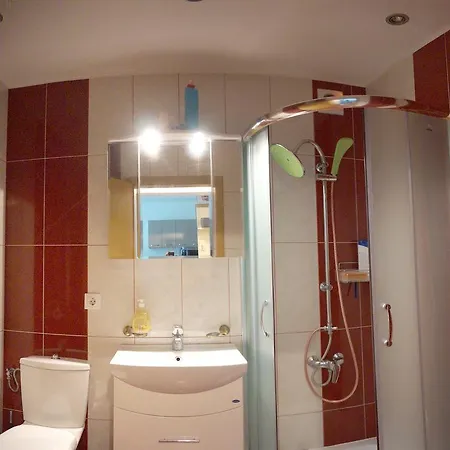 Pool Holiday Flat Mamaia